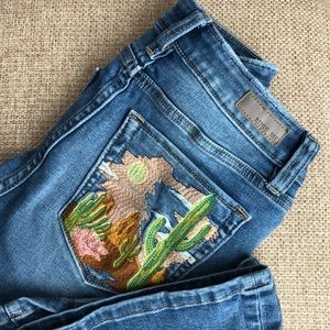 MissMe high rise flare with pockets decal